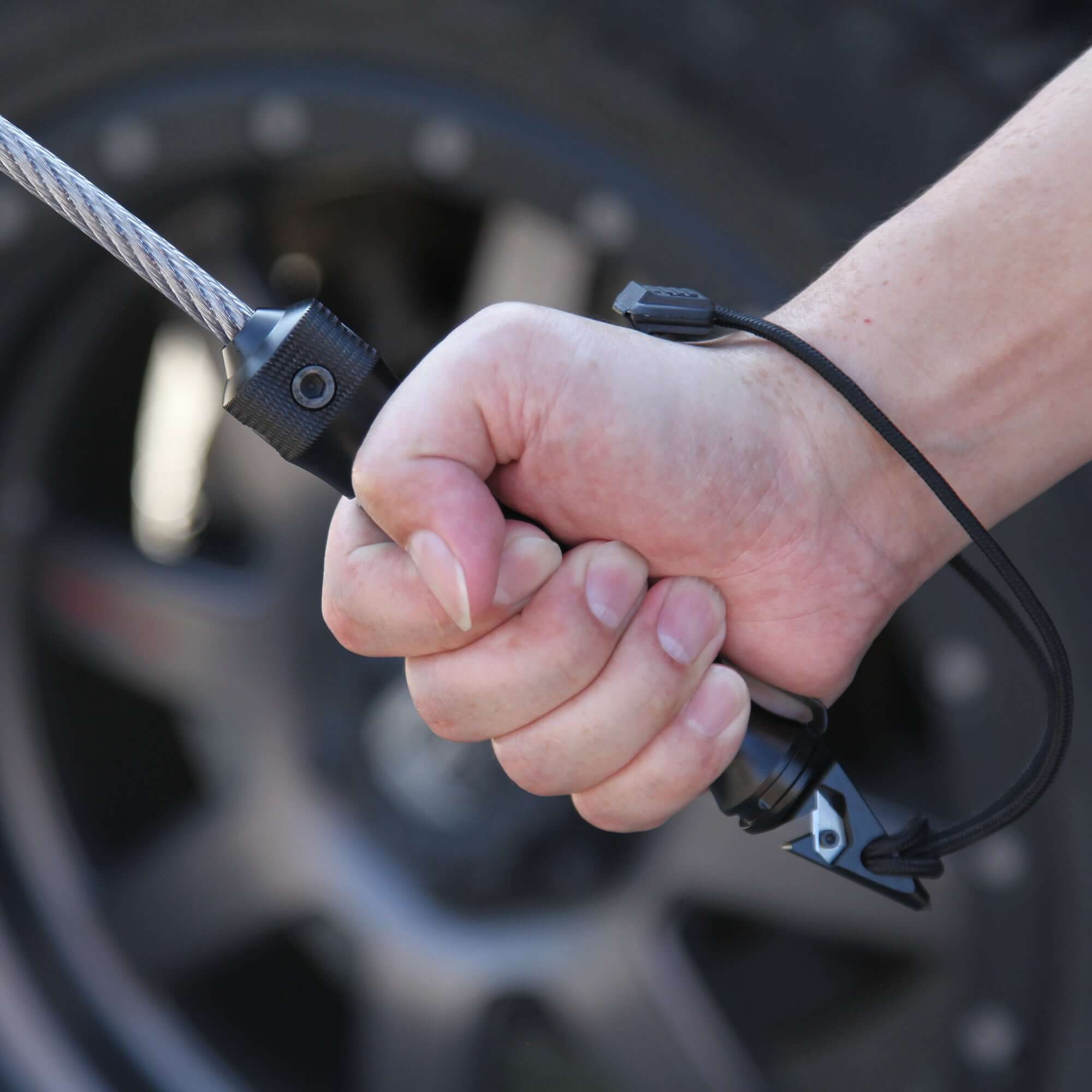 Stinger Life-Saving Whip Car Emergency Tool: Glass Breaker, Seat Belt Cutter